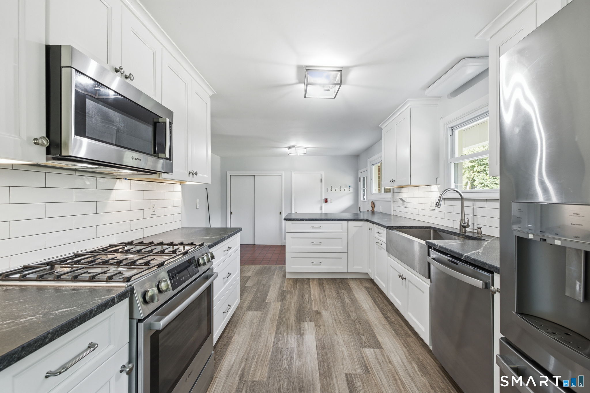 1127 East North Street Suffield CT 06078