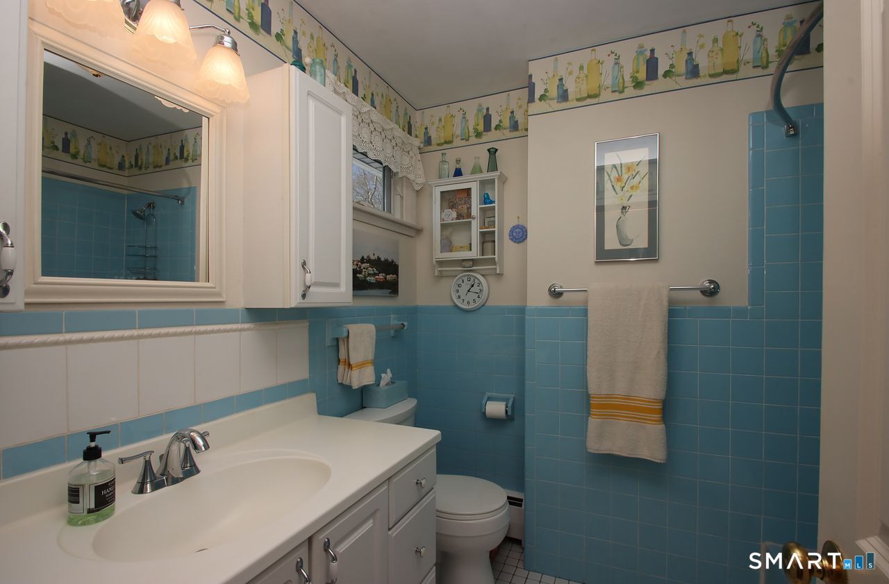 7 Old Forge Road North Haven CT 06473