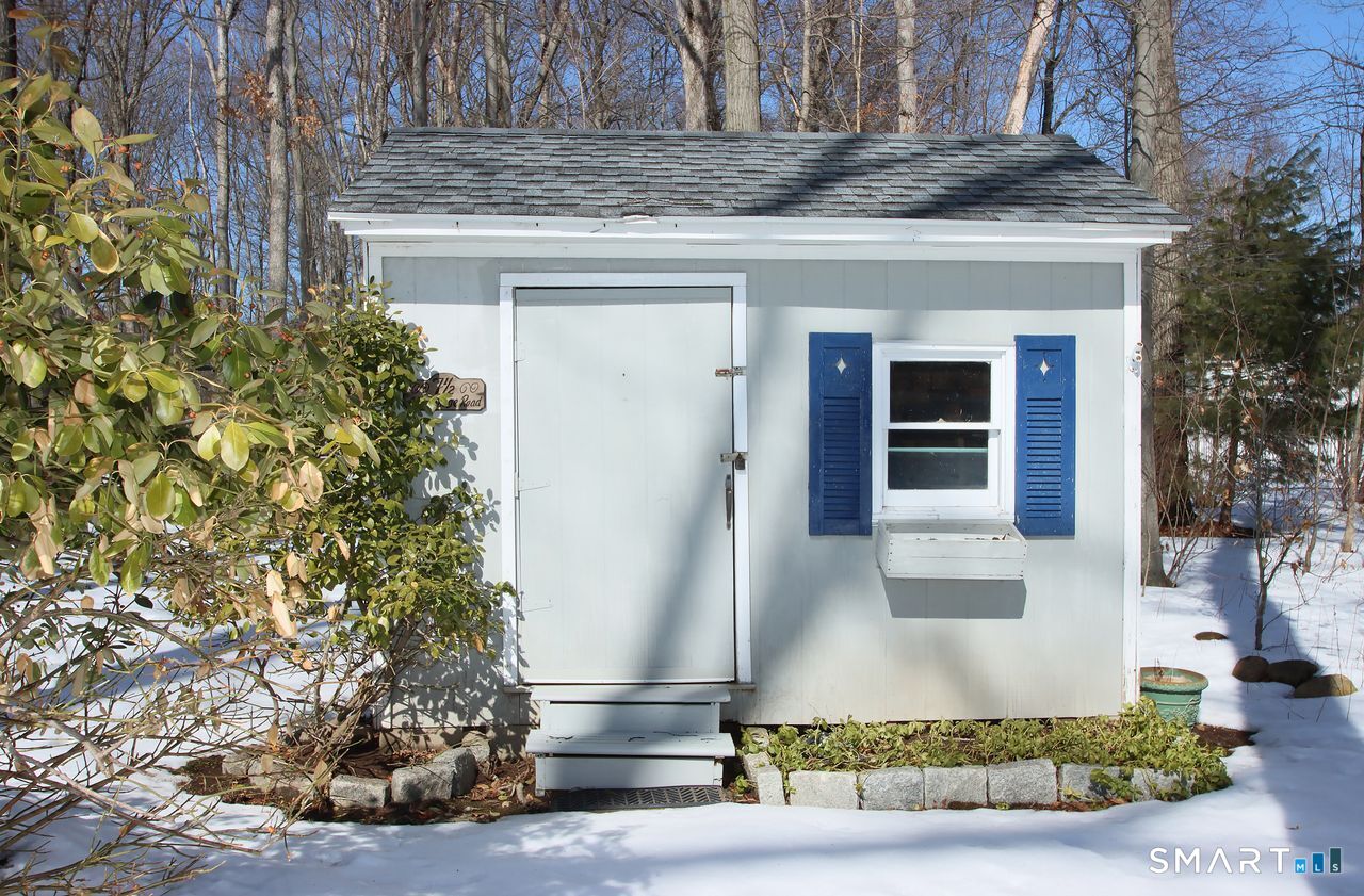7 Old Forge Road North Haven CT 06473