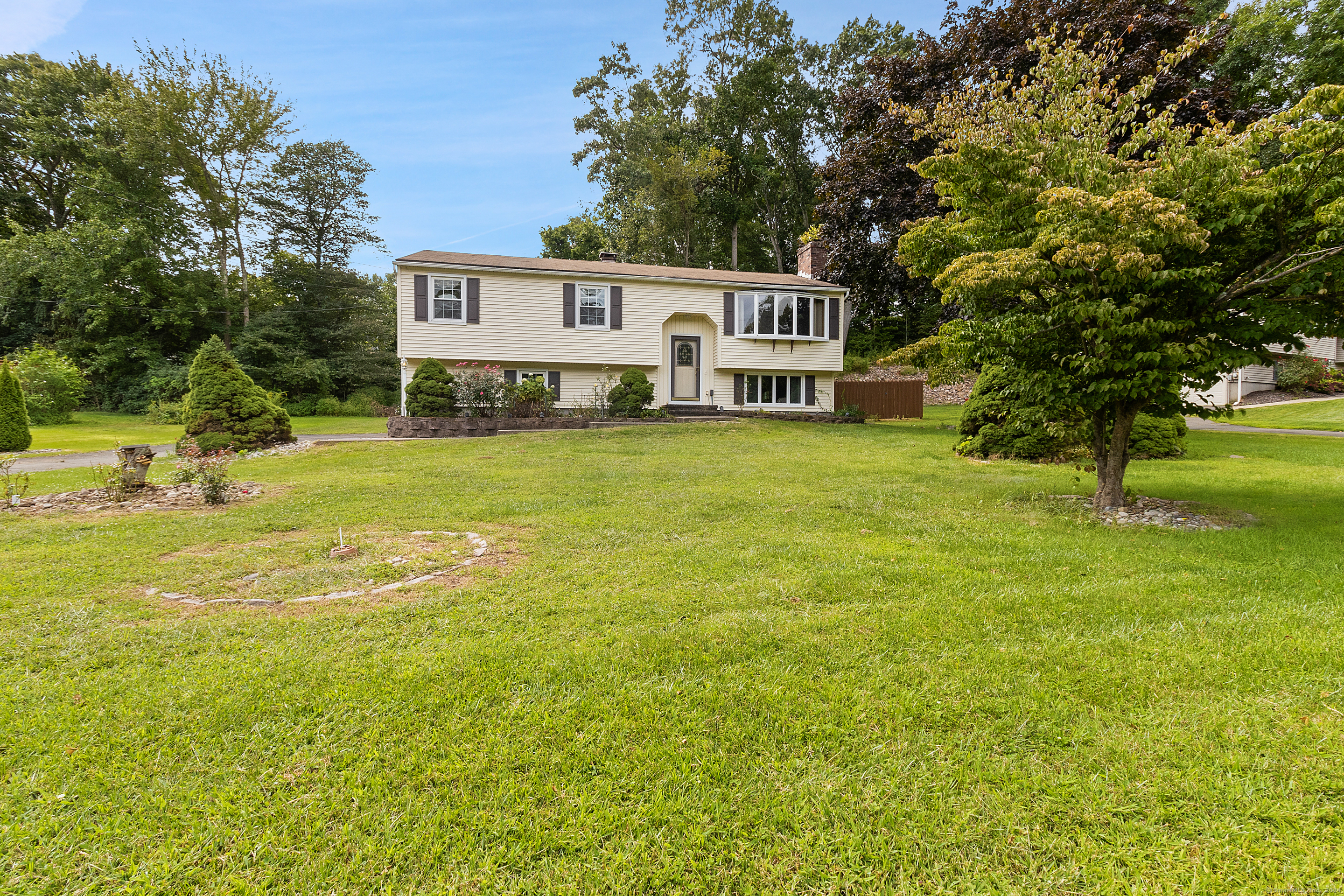 29 Summerwood Drive Wallingford CT 06492