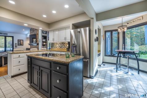 28 Dorset Lane Brookfield CT 06804