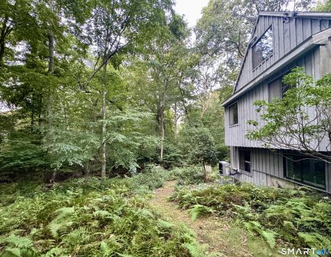 882 Moose Hill Road Guilford CT 06437