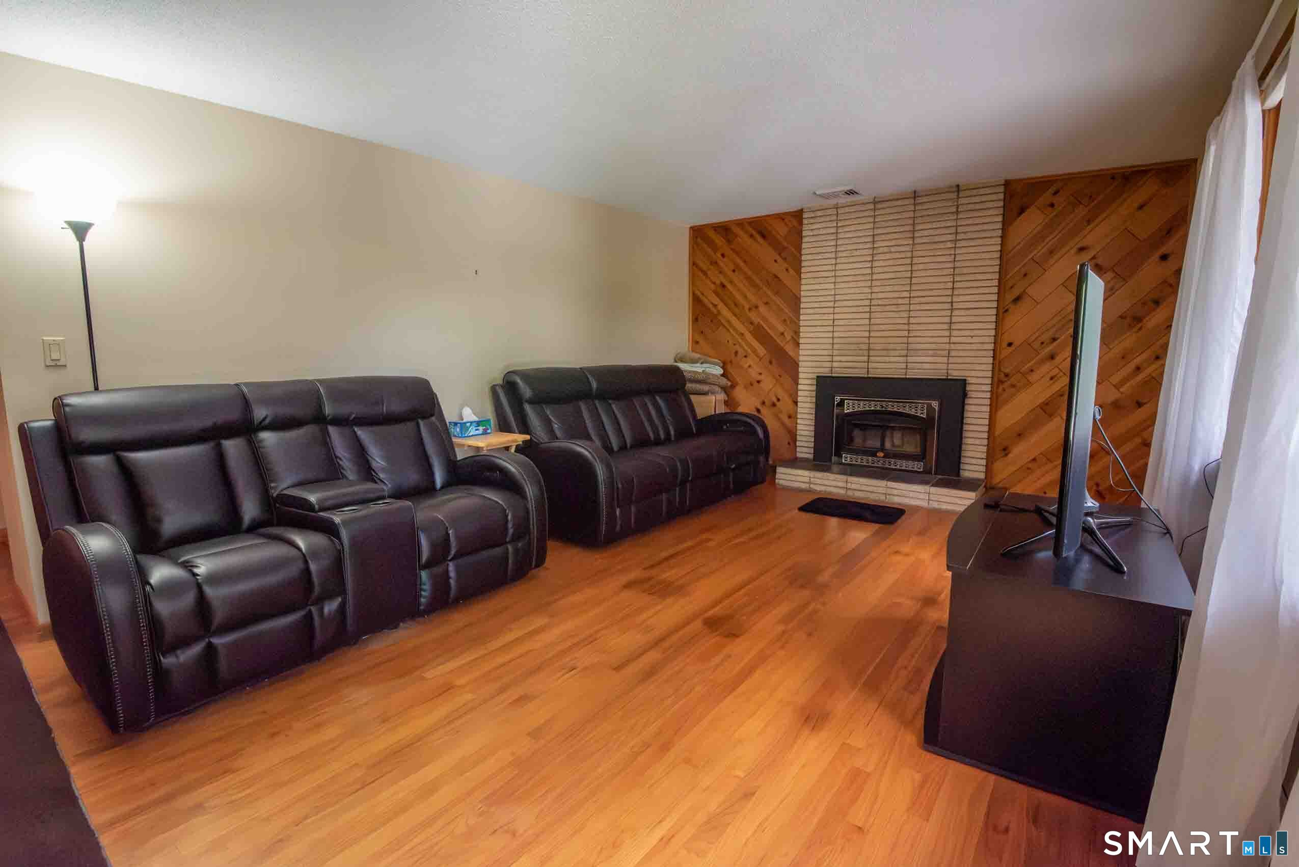 125 Country Lane Bristol CT 06010