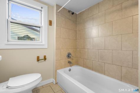 7 Ipswich Street West Haven CT 06516