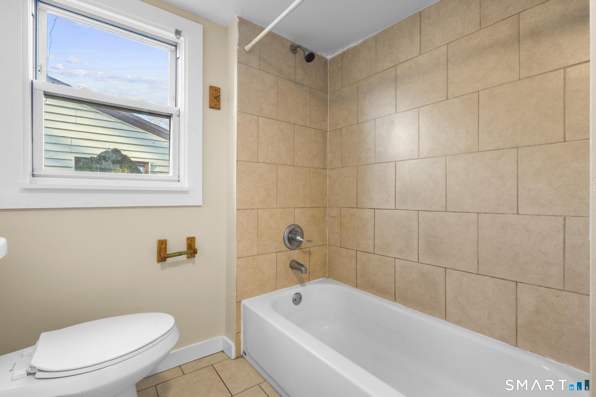 7 Ipswich Street West Haven CT 06516