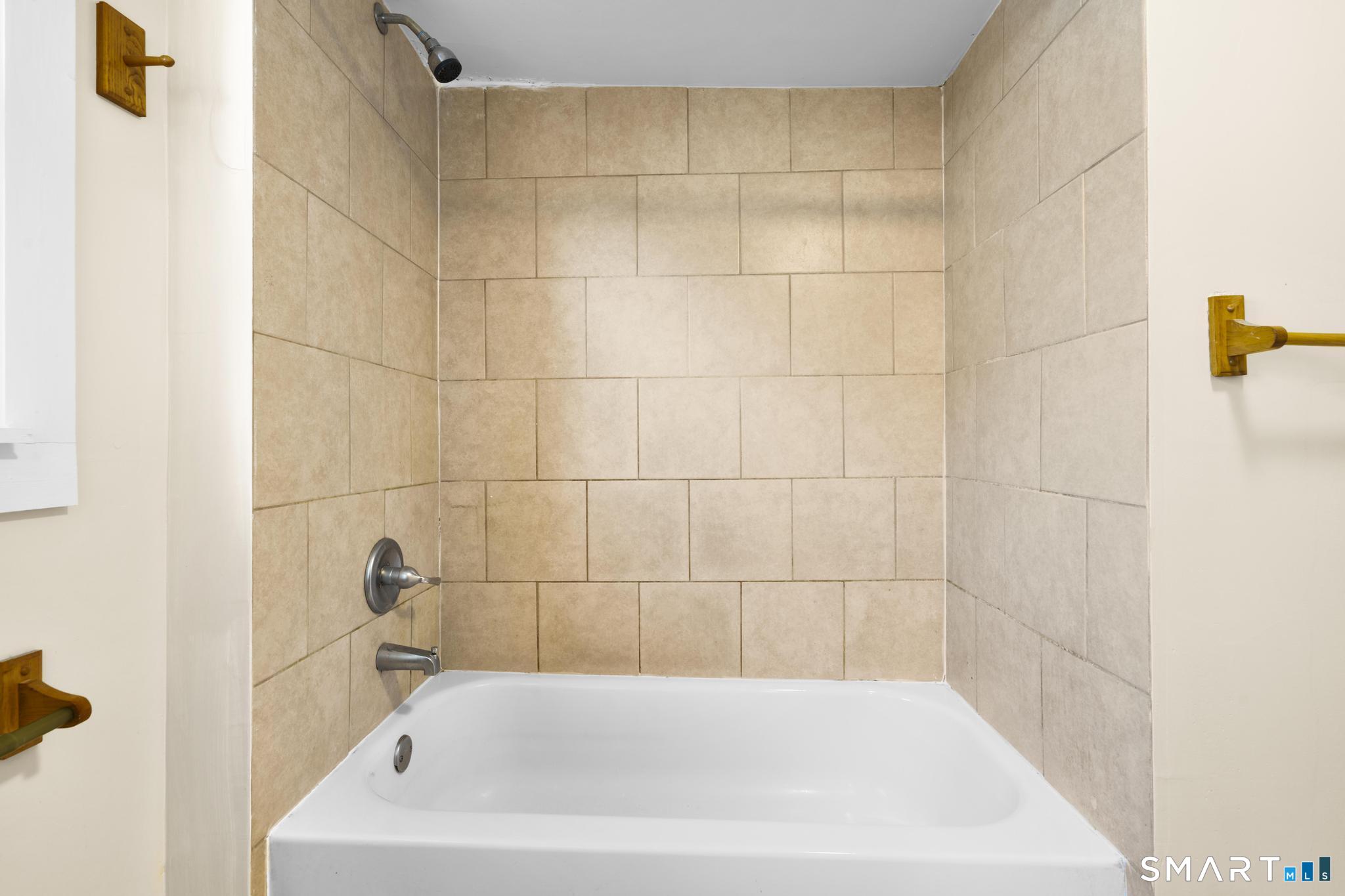 7 Ipswich Street West Haven CT 06516