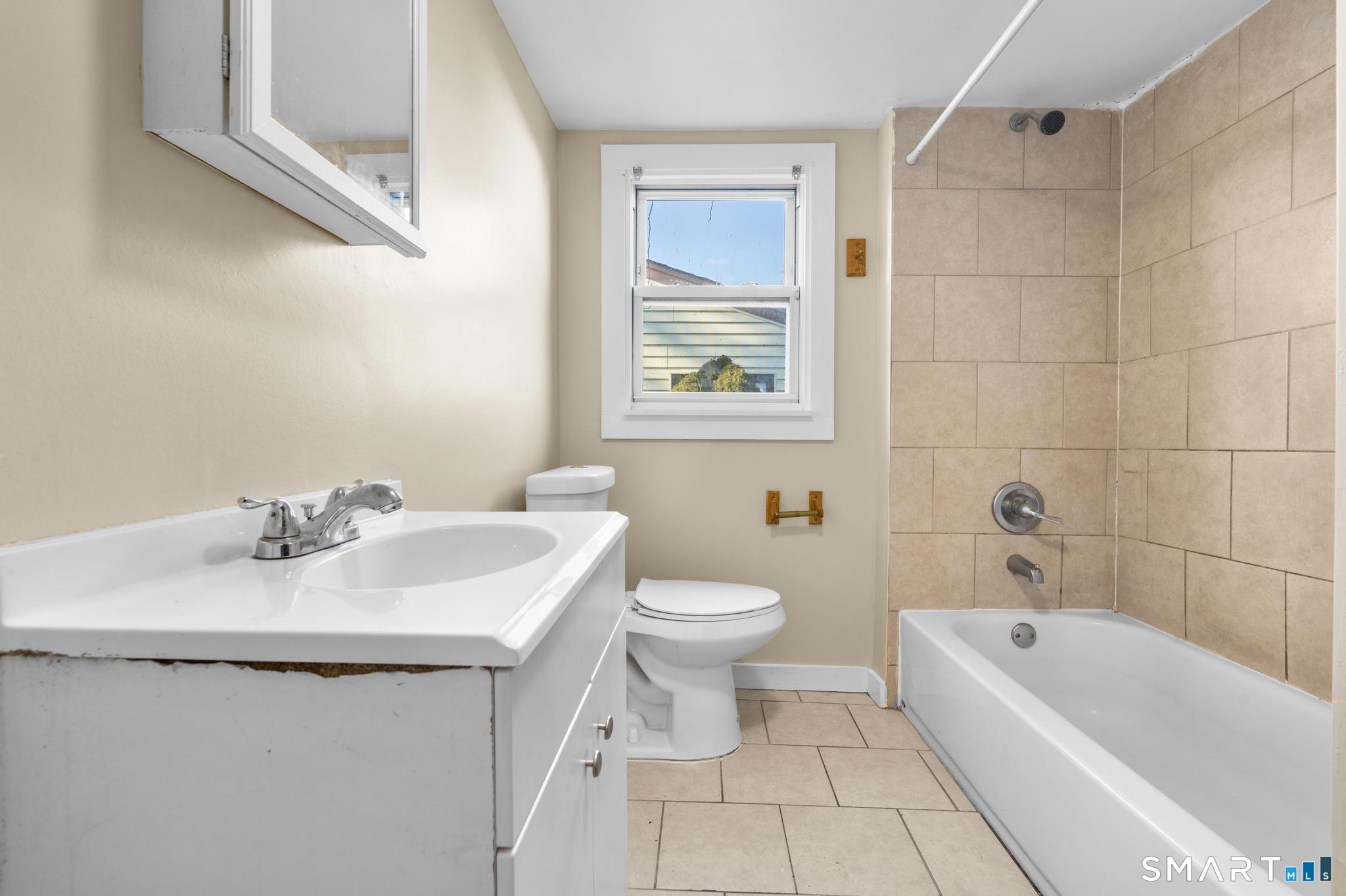 7 Ipswich Street West Haven CT 06516