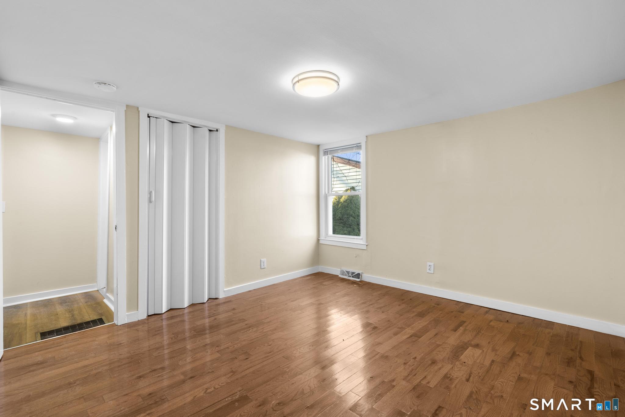 7 Ipswich Street West Haven CT 06516