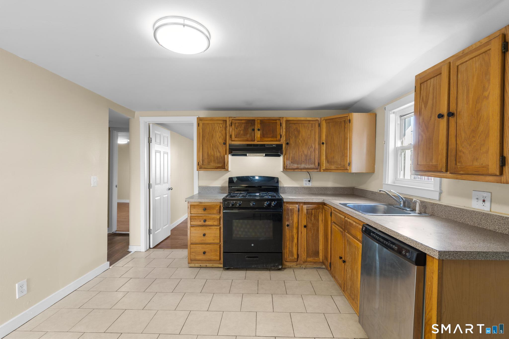 7 Ipswich Street West Haven CT 06516