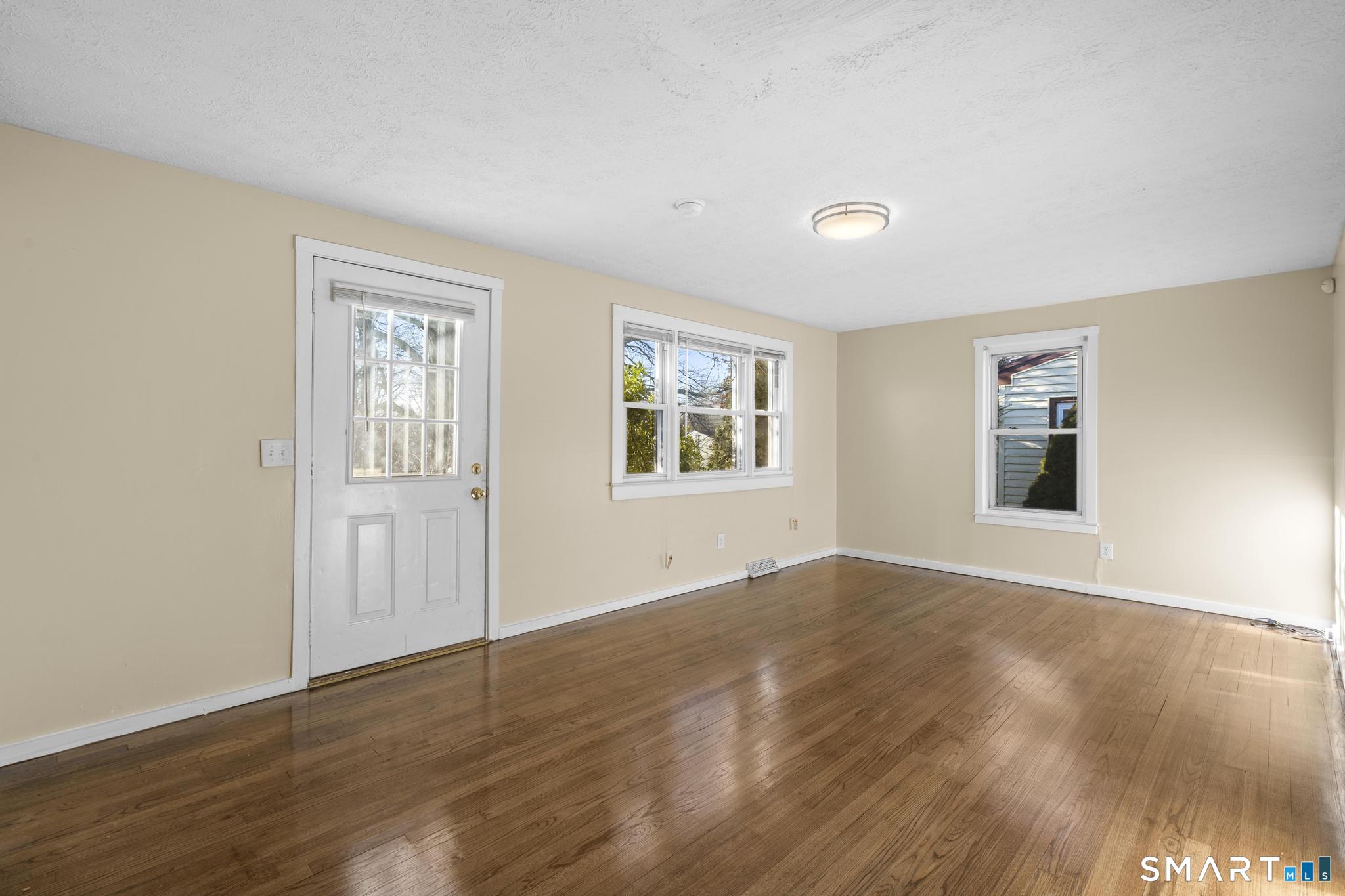 7 Ipswich Street West Haven CT 06516