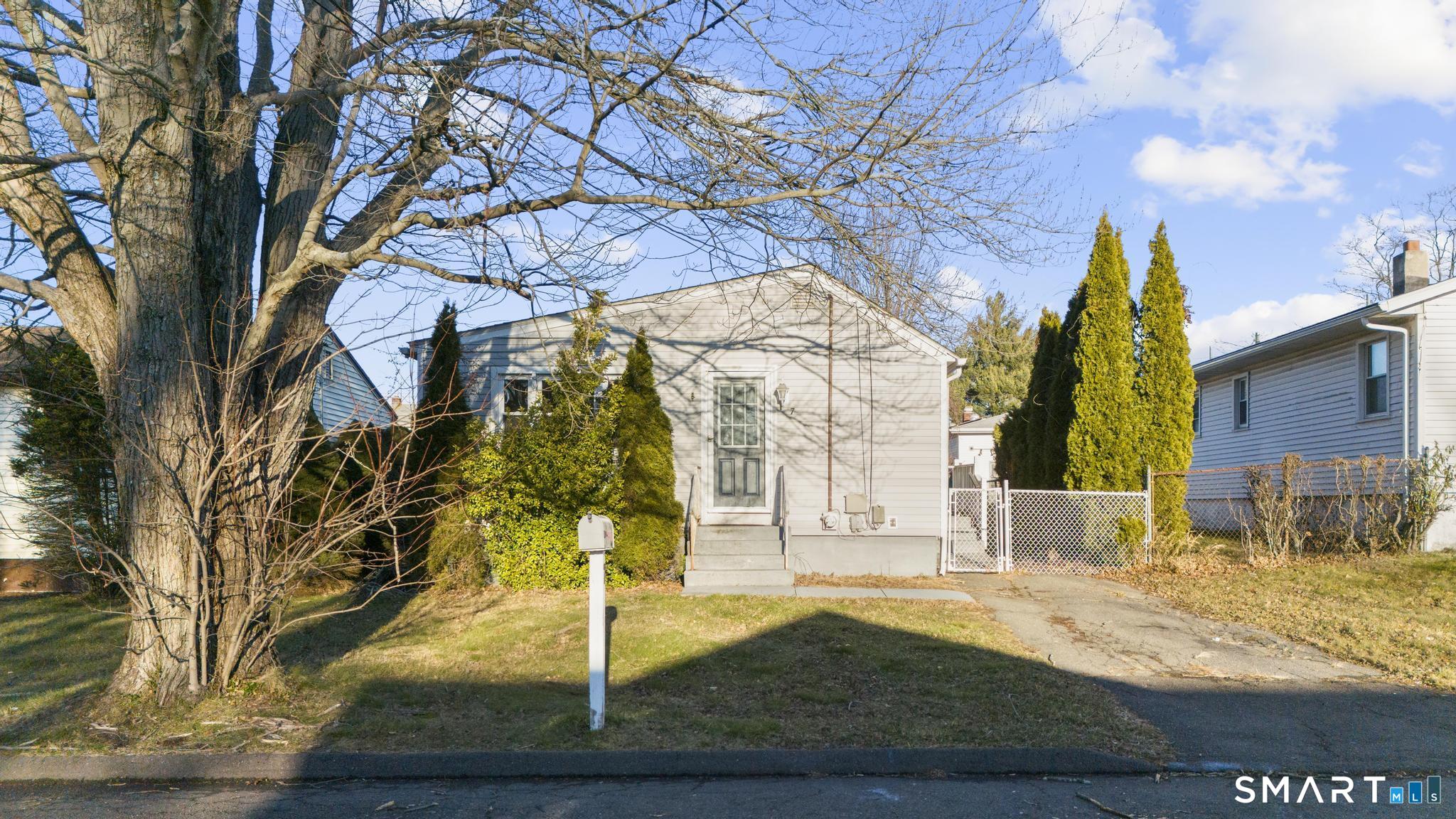 7 Ipswich Street West Haven CT 06516
