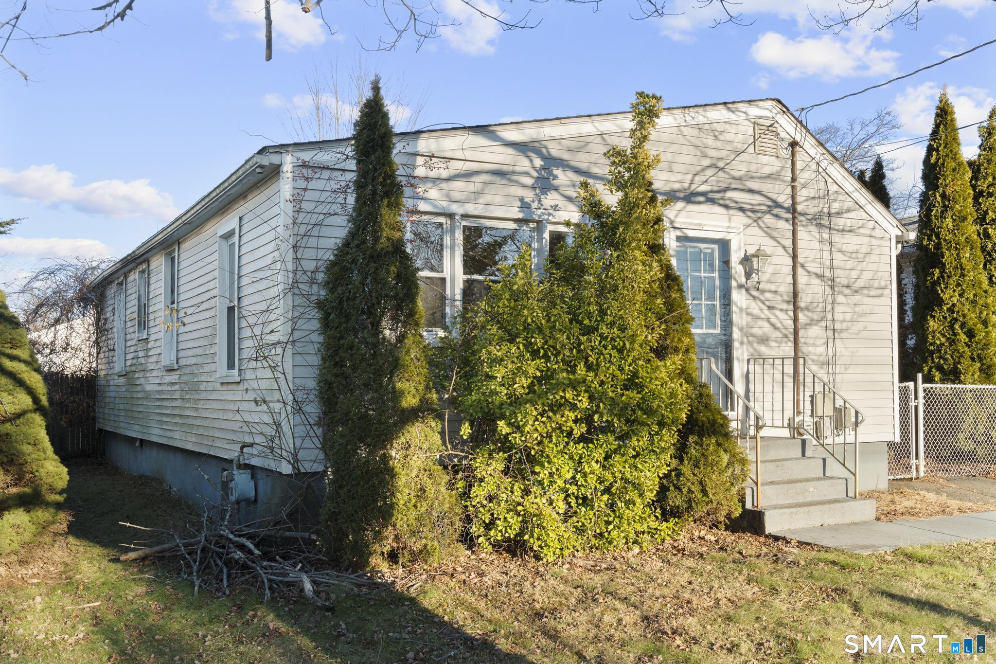 7 Ipswich Street West Haven CT 06516