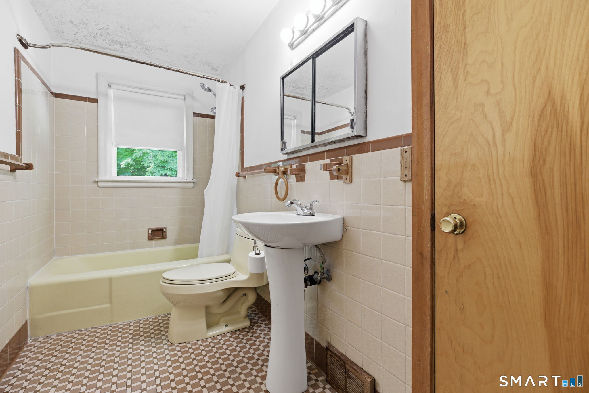 852 Brookside Drive Orange CT 06477