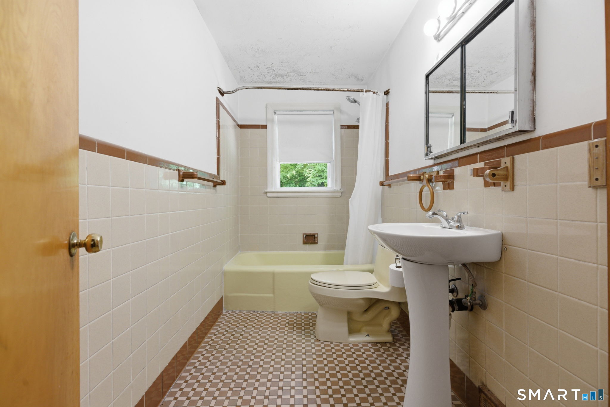 852 Brookside Drive Orange CT 06477
