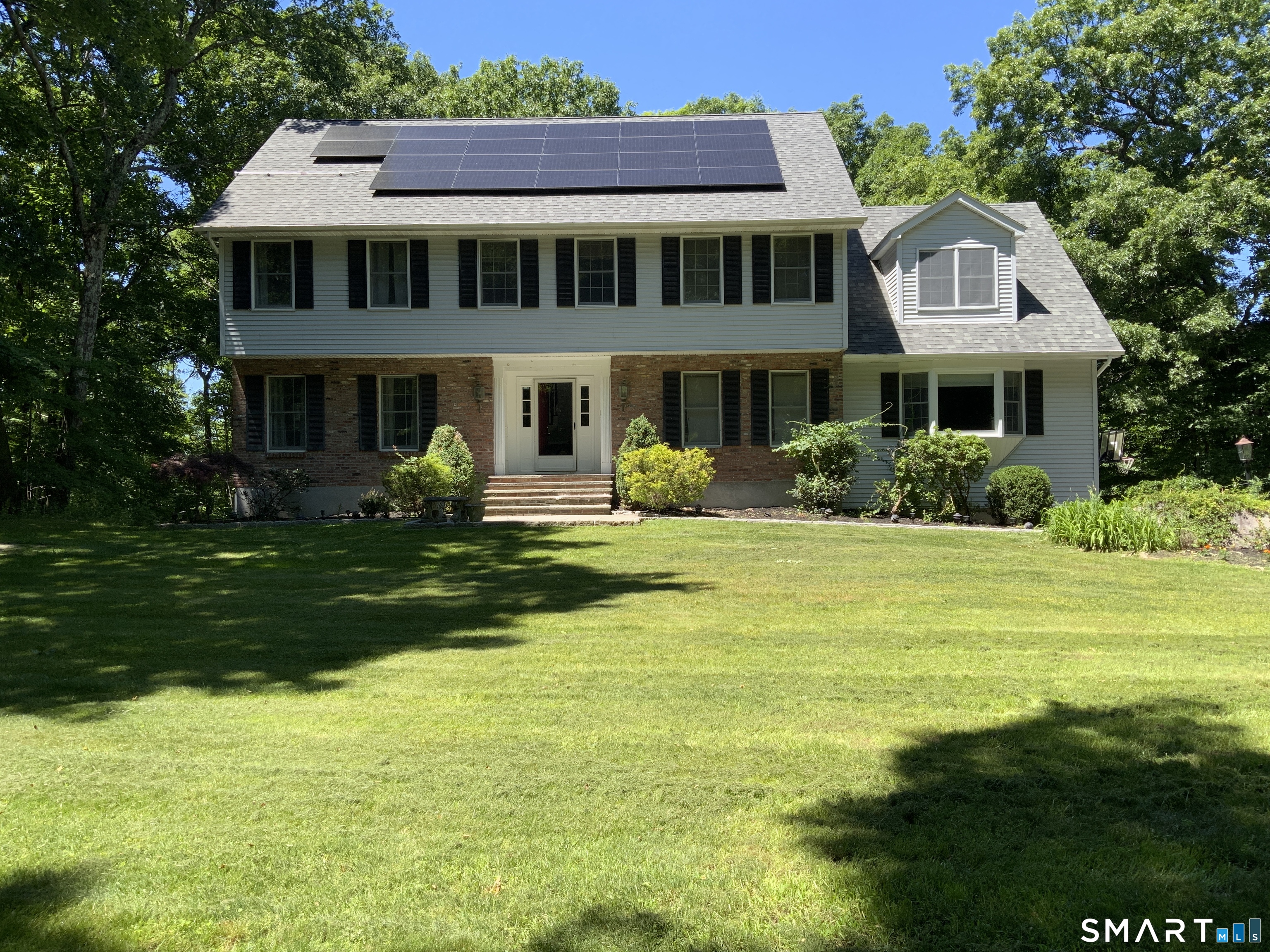 18 Hickory Lane New Fairfield CT 06812