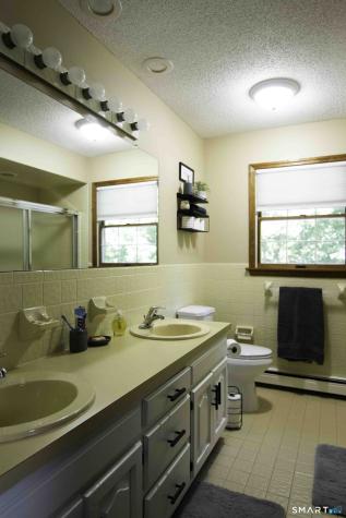 18 Hickory Lane New Fairfield CT 06812