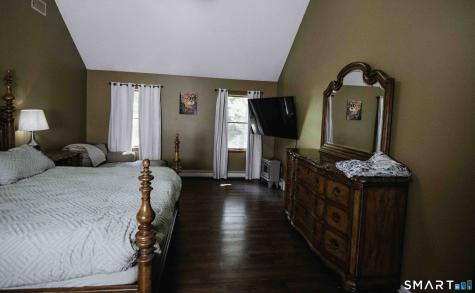 18 Hickory Lane New Fairfield CT 06812