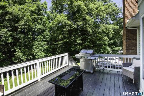 18 Hickory Lane New Fairfield CT 06812
