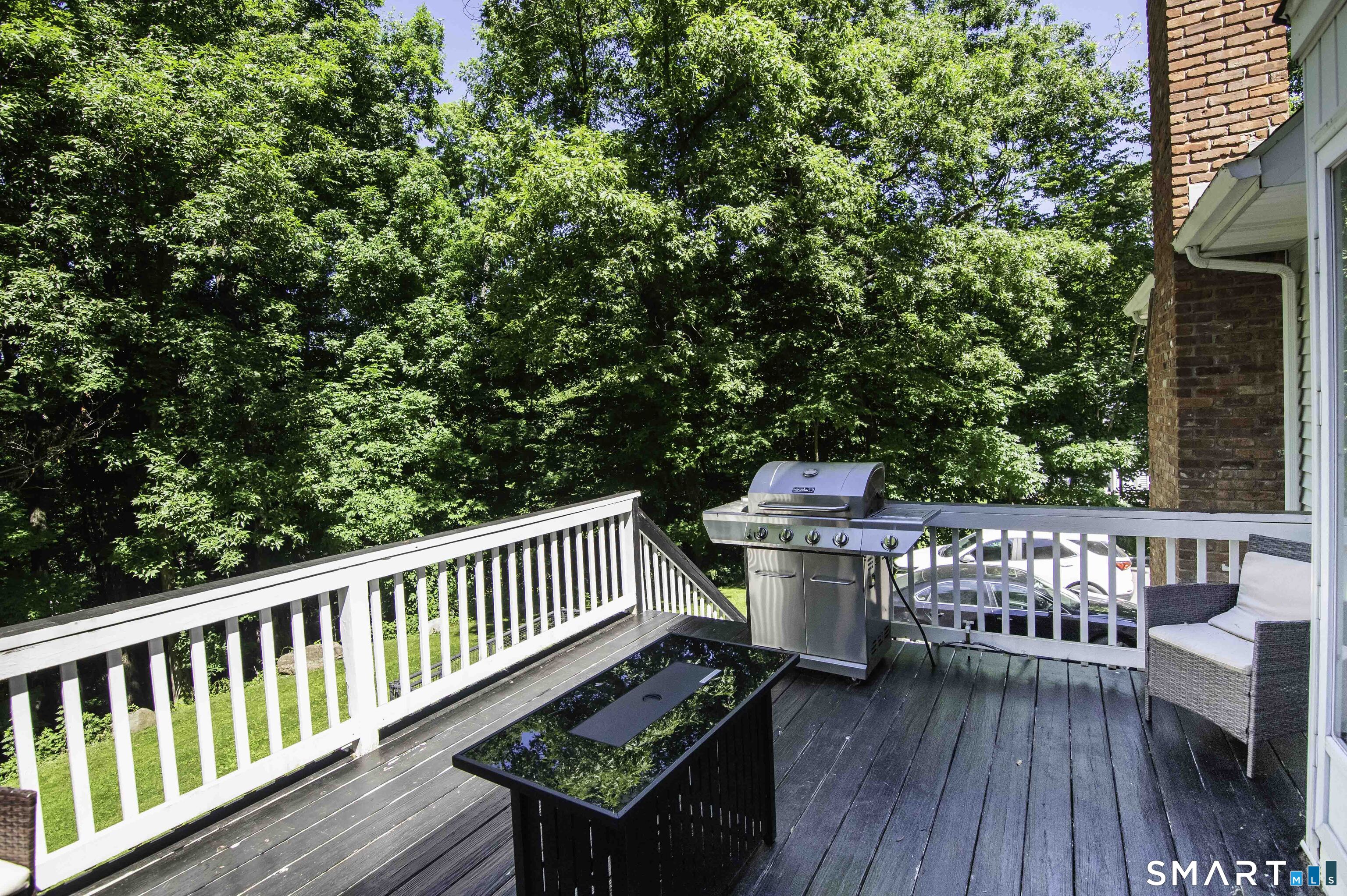 18 Hickory Lane New Fairfield CT 06812