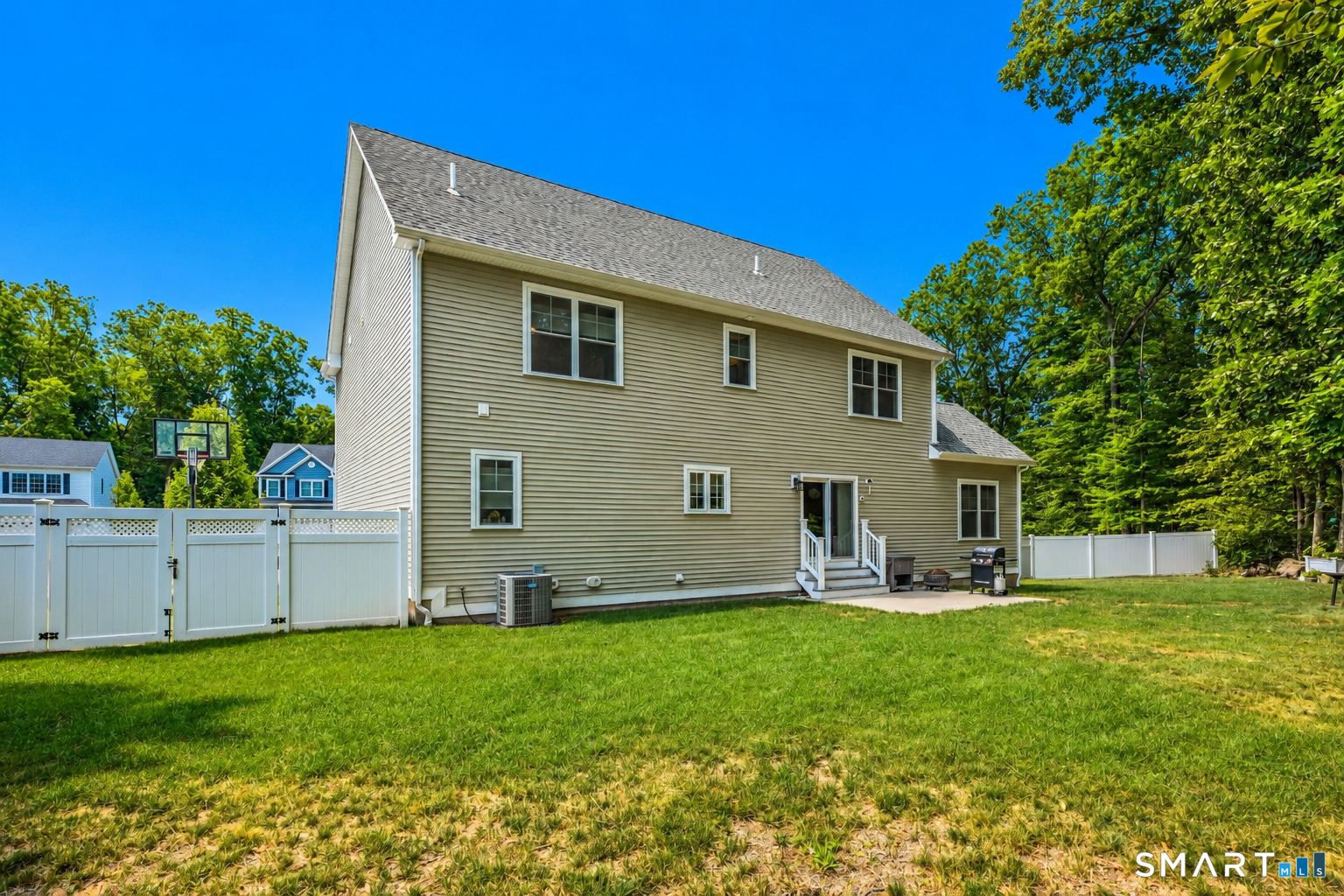 46 Old Oak Court Southington CT 06489