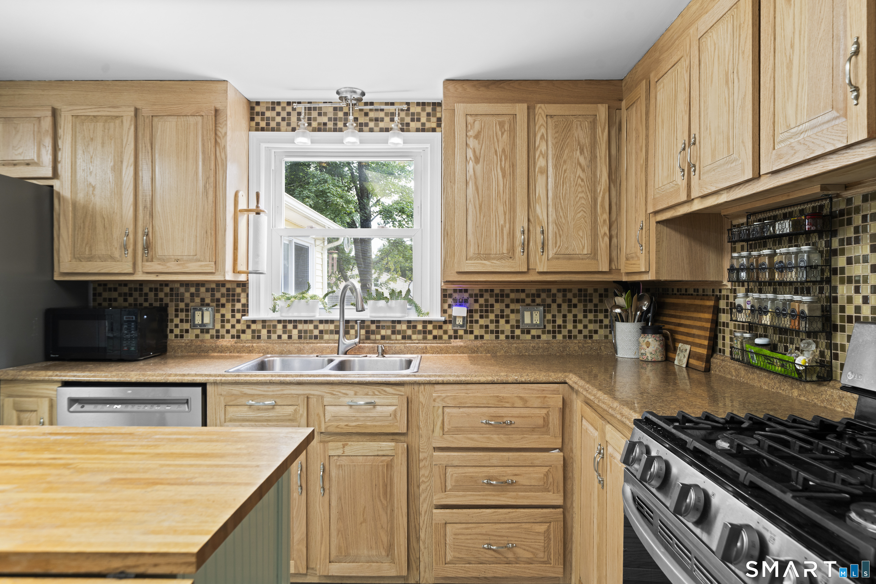 22 Cleveland Street Enfield CT 06082