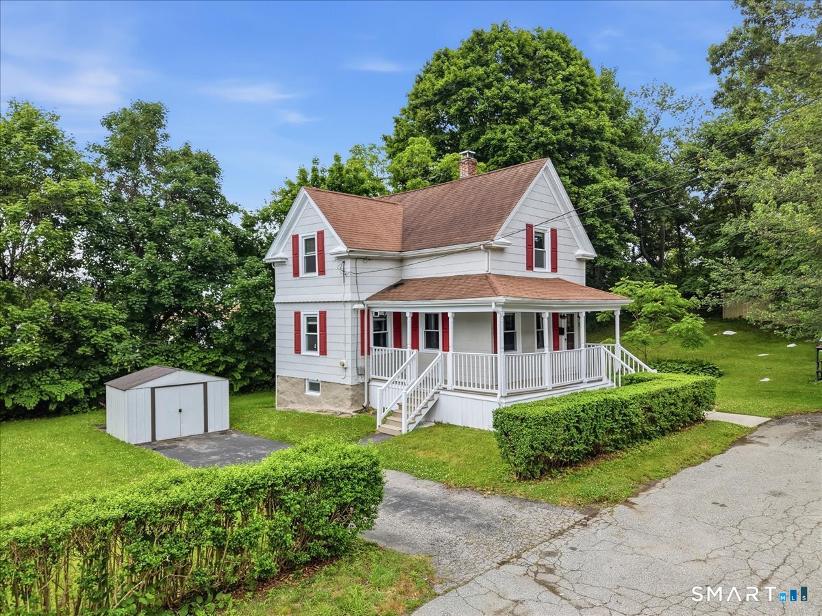 28 Moore Court New London CT 06320