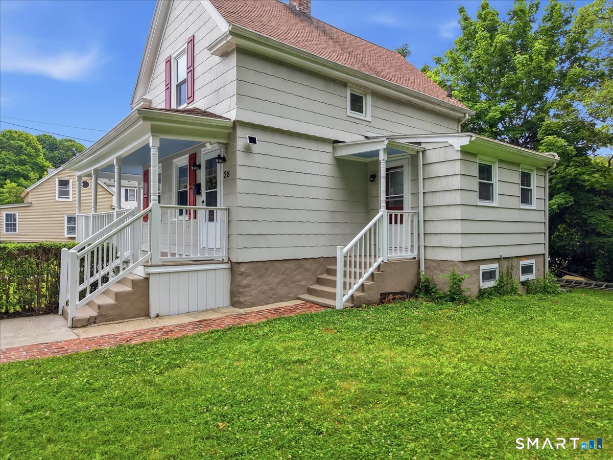 28 Moore Court New London CT 06320