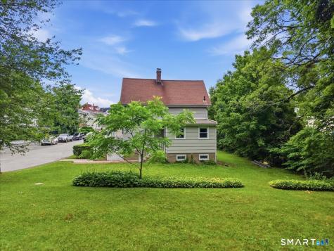 28 Moore Court New London CT 06320