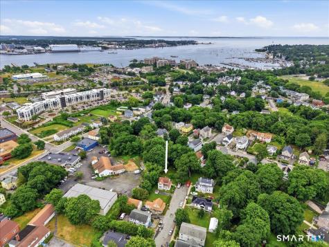 28 Moore Court New London CT 06320