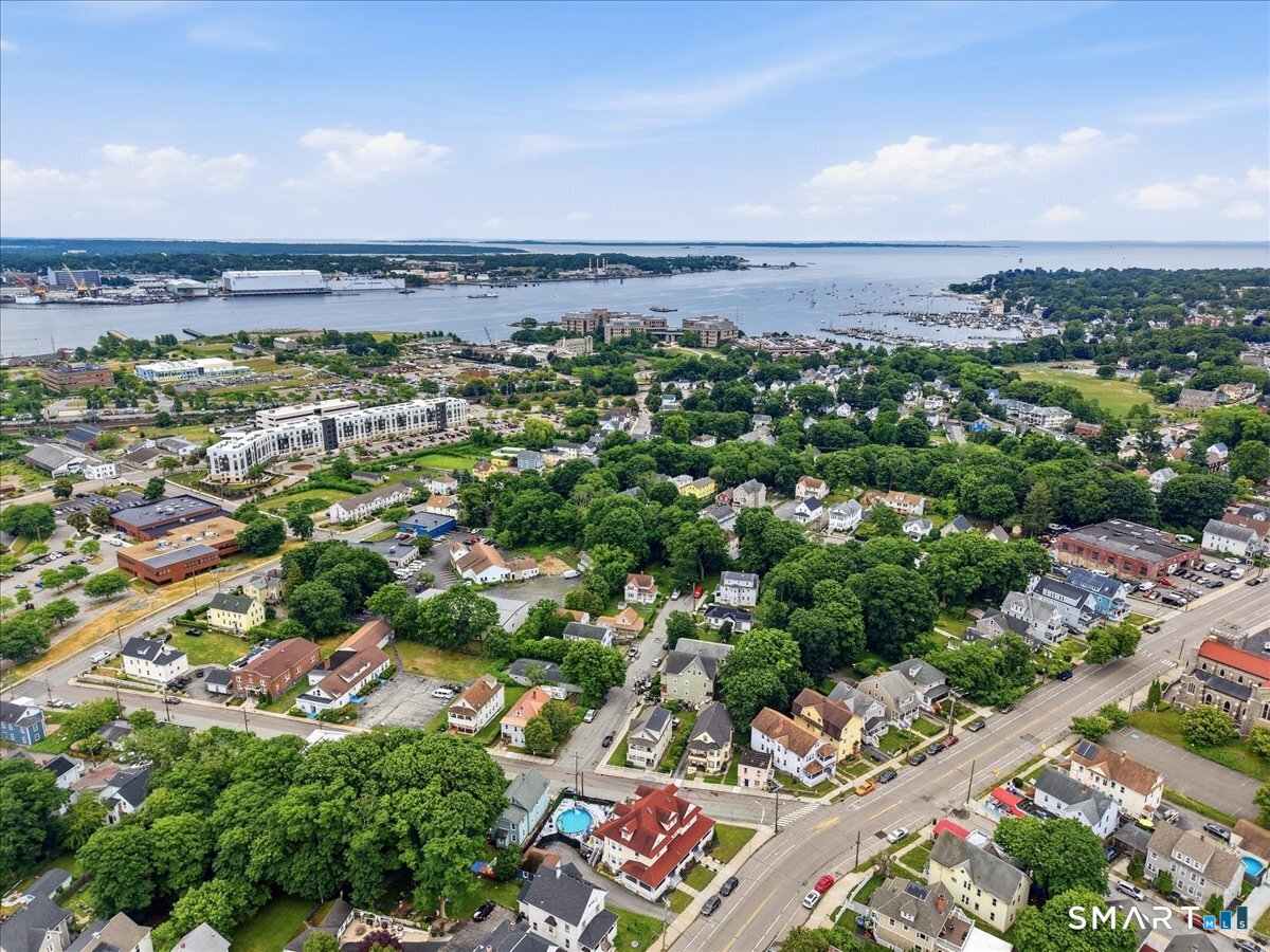 28 Moore Court New London CT 06320