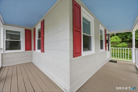 28 Moore Court New London CT 06320