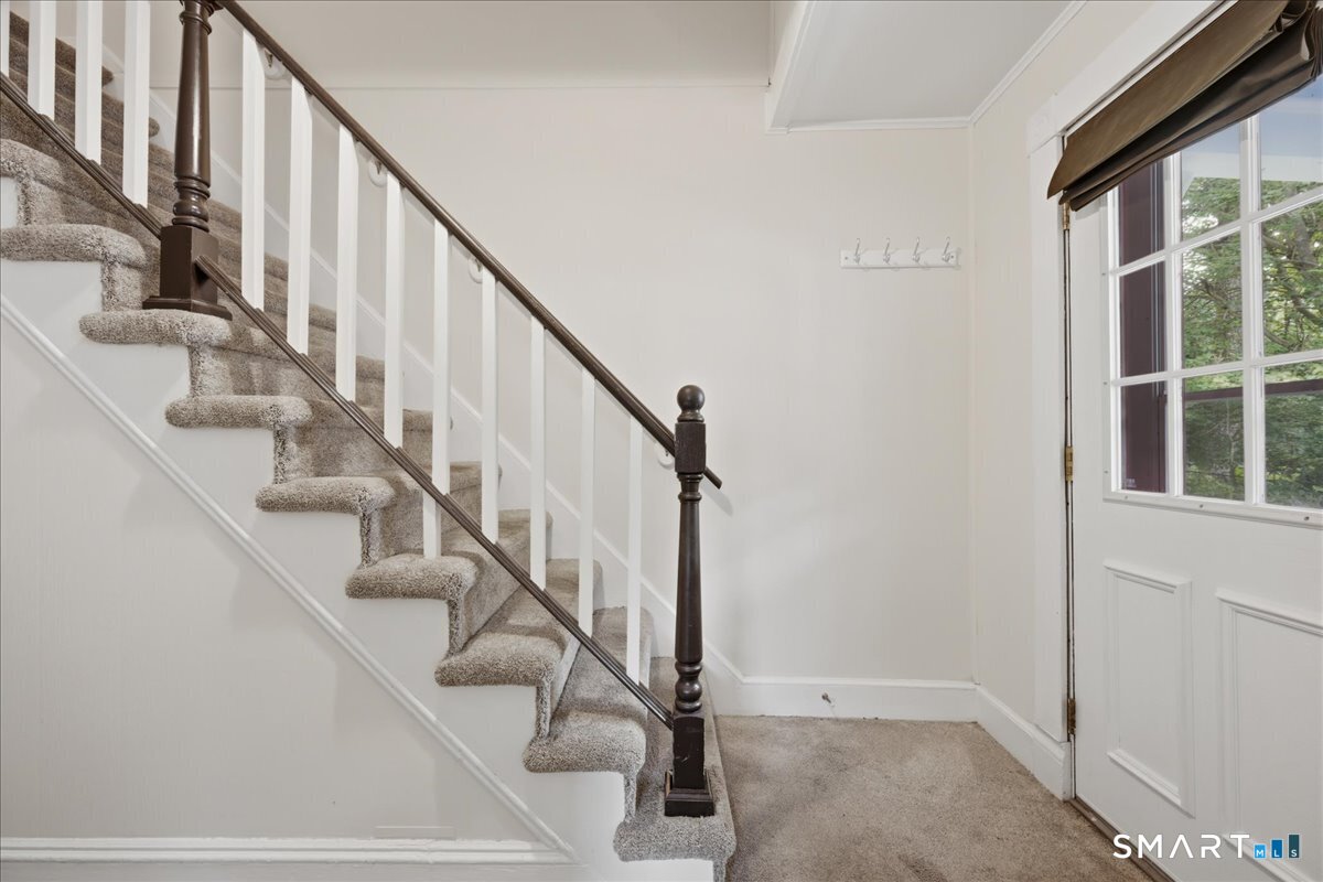 28 Moore Court New London CT 06320