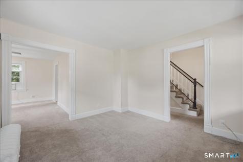 28 Moore Court New London CT 06320