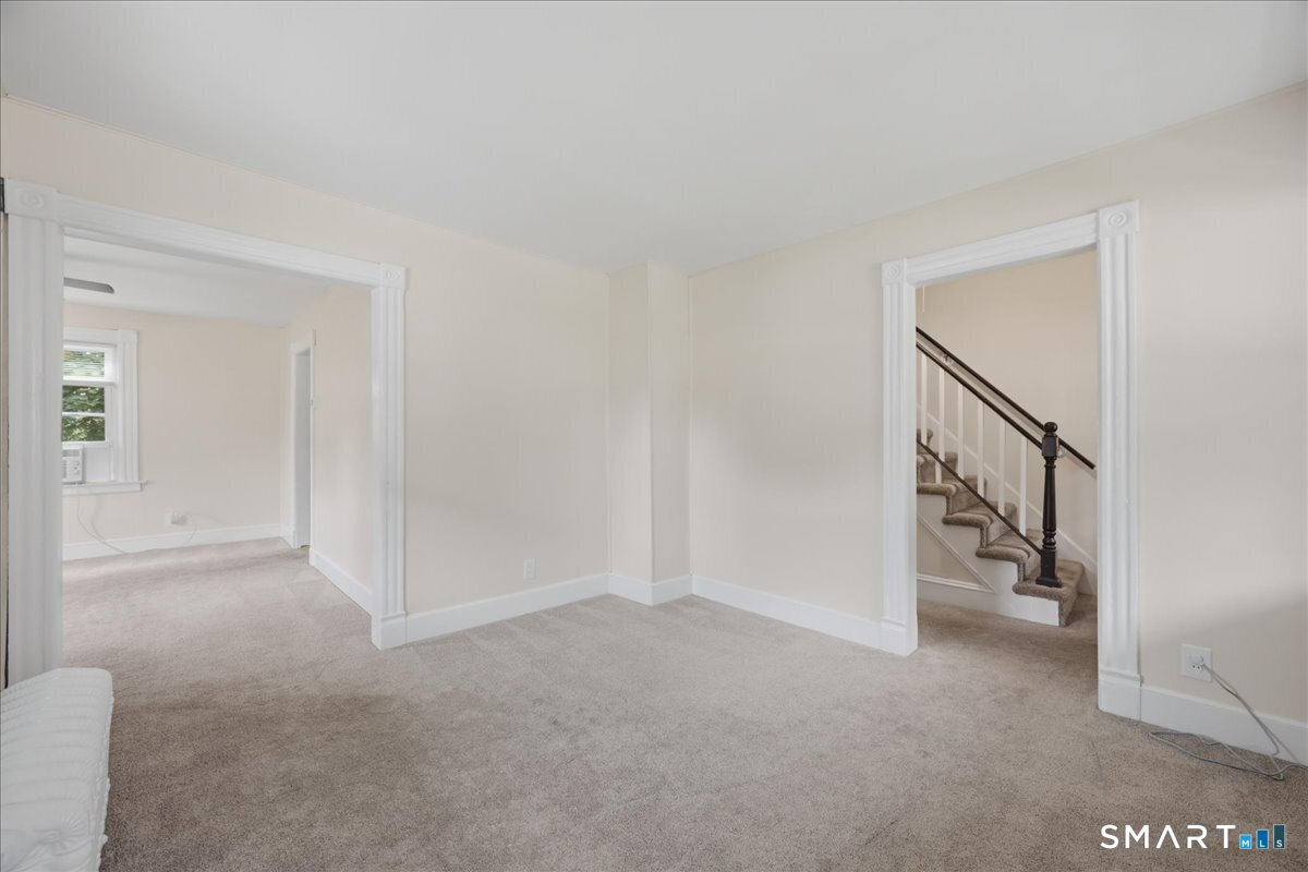 28 Moore Court New London CT 06320