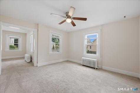28 Moore Court New London CT 06320