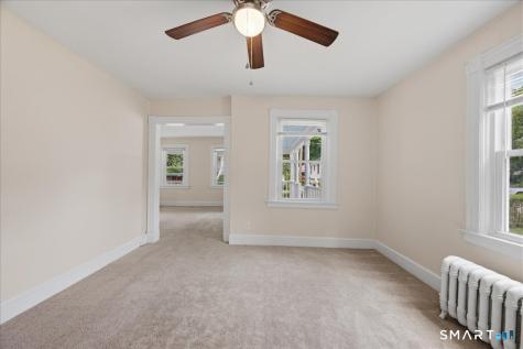 28 Moore Court New London CT 06320
