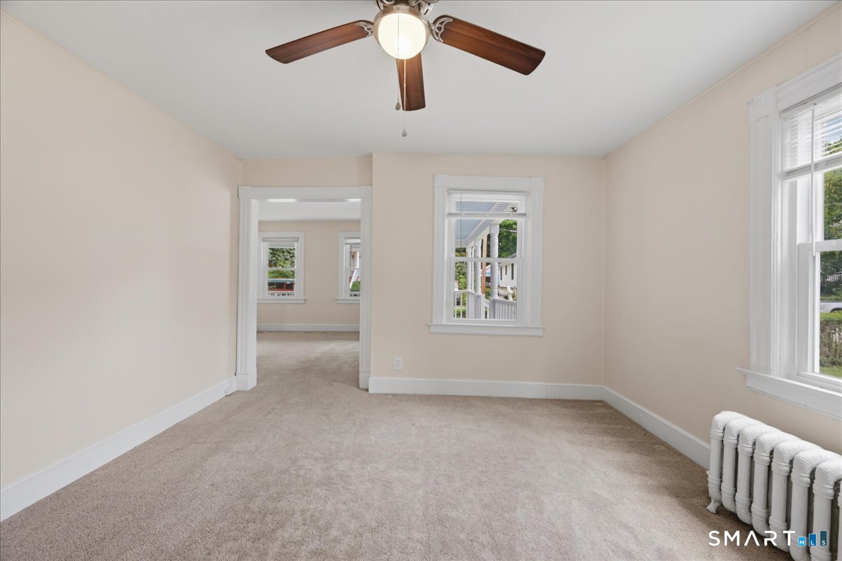 28 Moore Court New London CT 06320