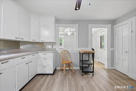 28 Moore Court New London CT 06320