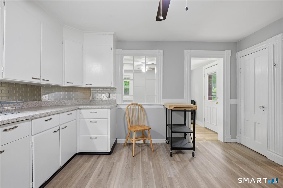 28 Moore Court New London CT 06320