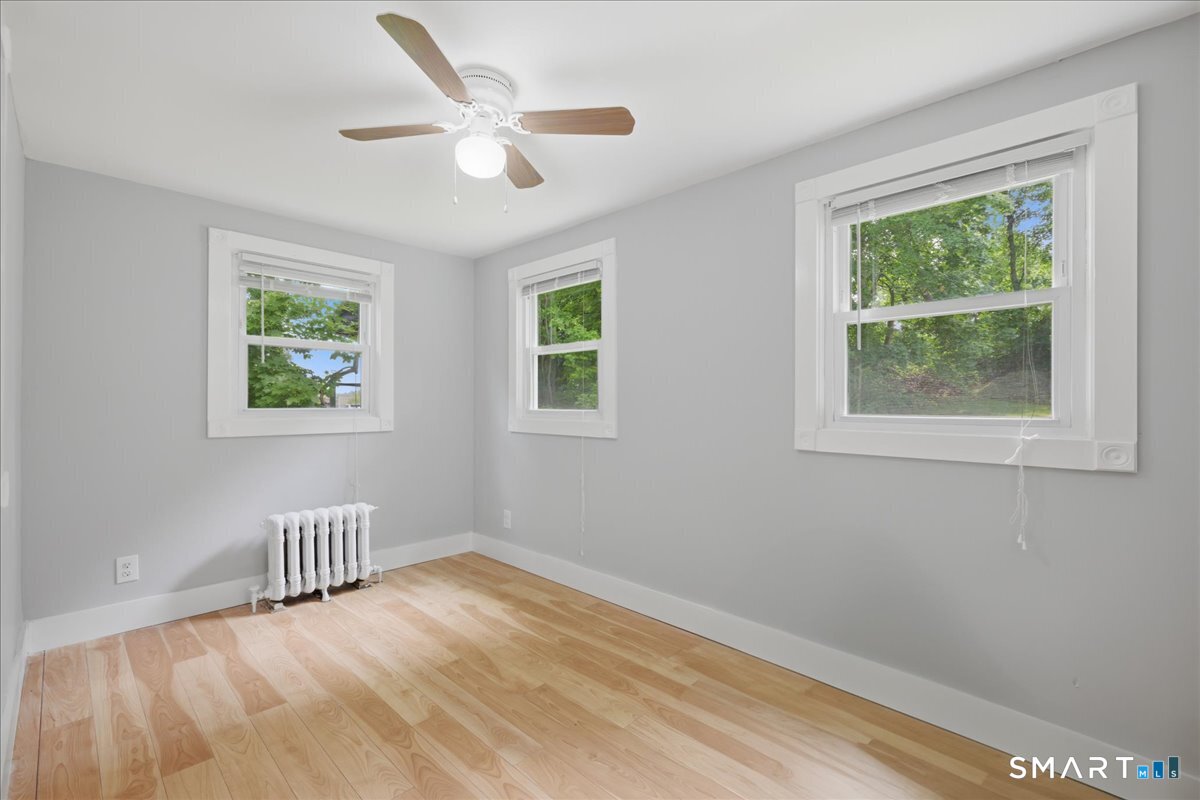 28 Moore Court New London CT 06320