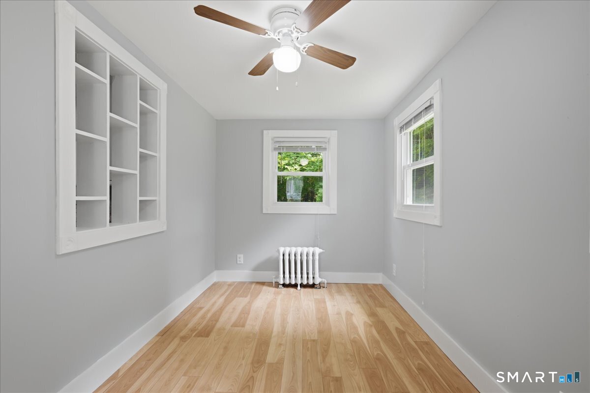 28 Moore Court New London CT 06320