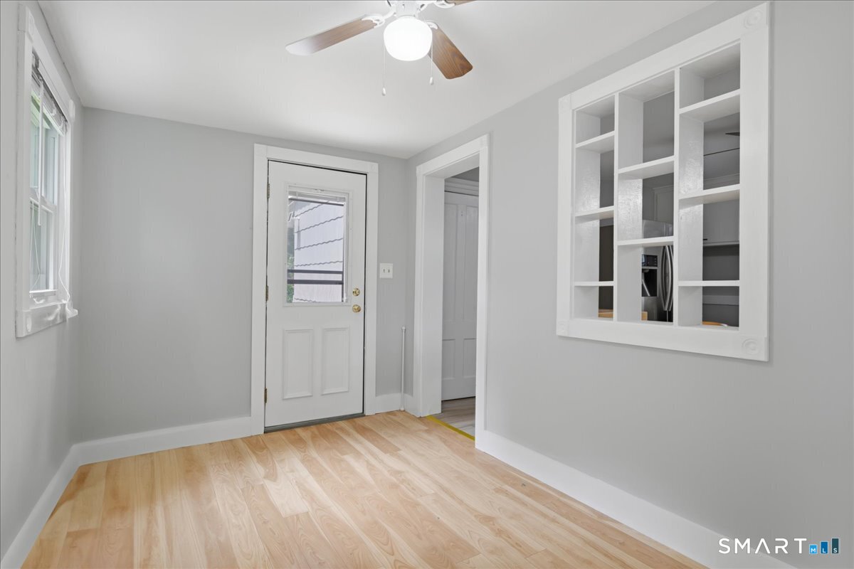 28 Moore Court New London CT 06320