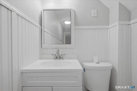 28 Moore Court New London CT 06320