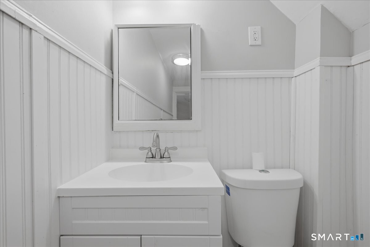 28 Moore Court New London CT 06320