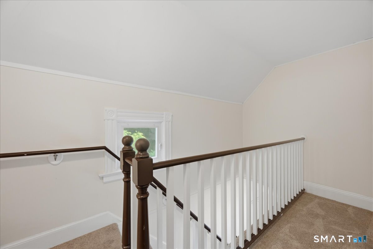 28 Moore Court New London CT 06320