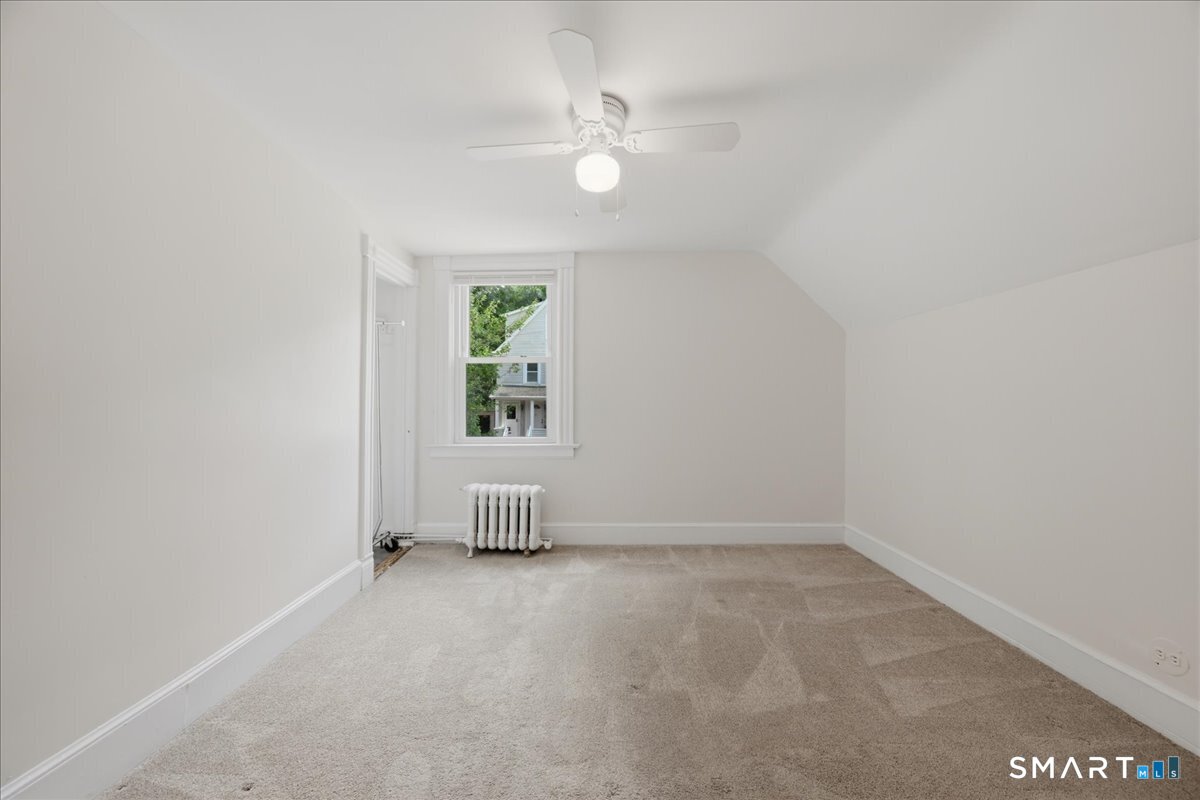 28 Moore Court New London CT 06320