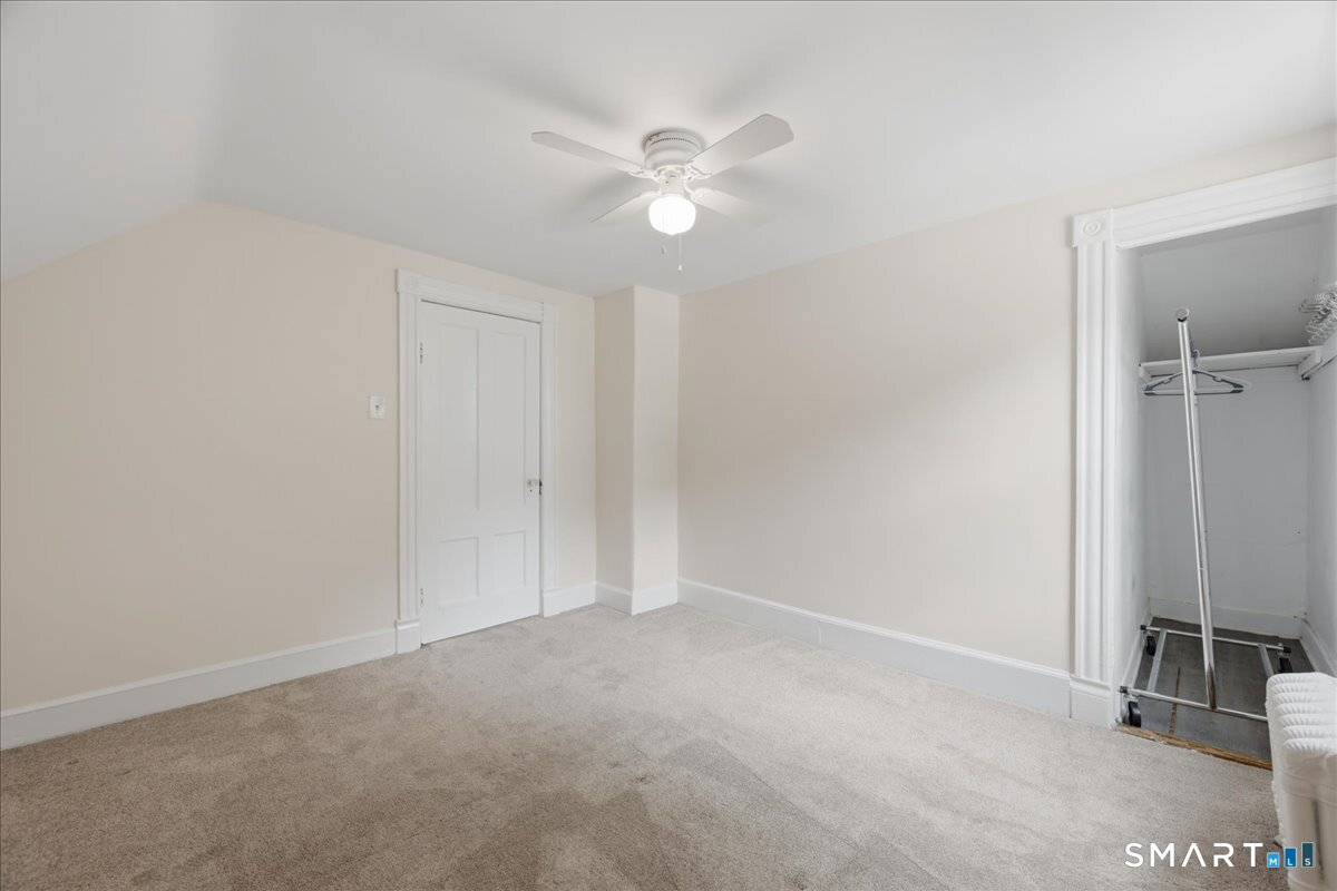 28 Moore Court New London CT 06320