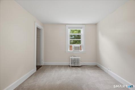 28 Moore Court New London CT 06320