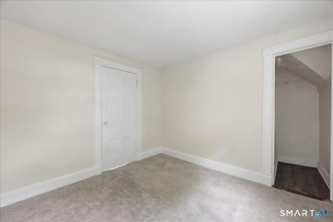 28 Moore Court New London CT 06320