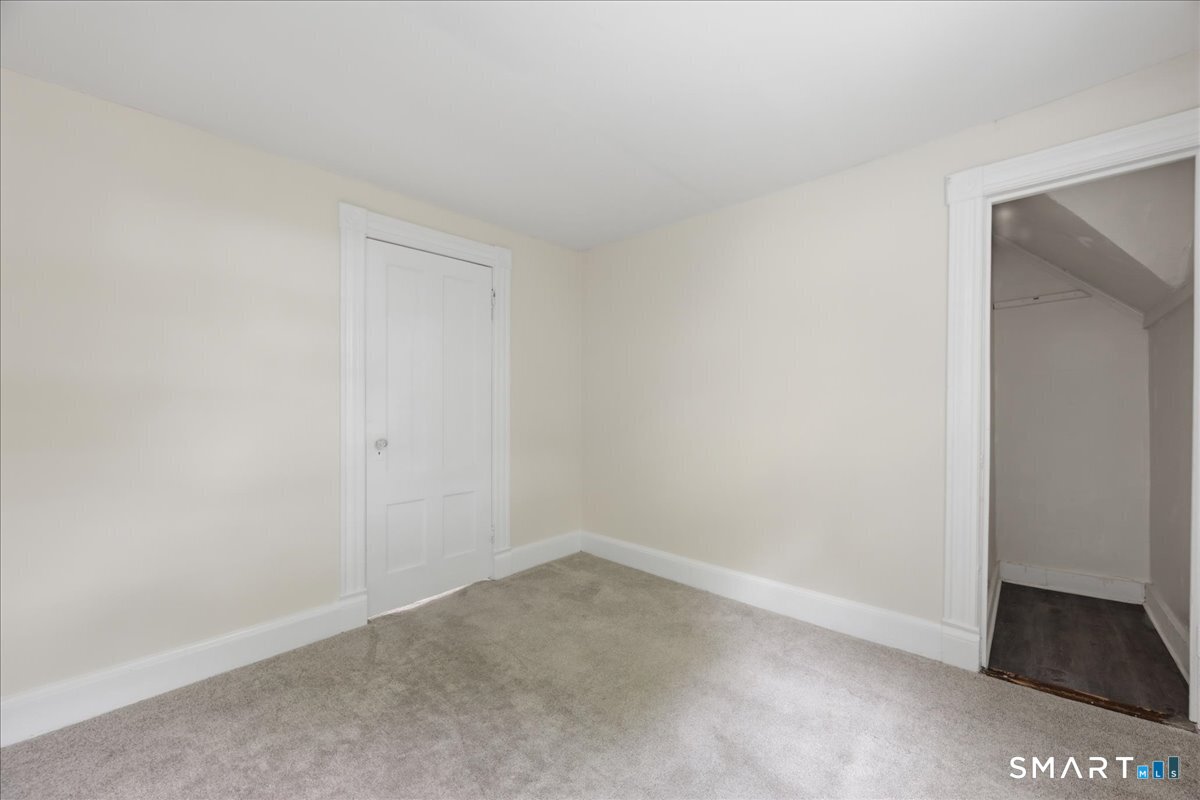 28 Moore Court New London CT 06320